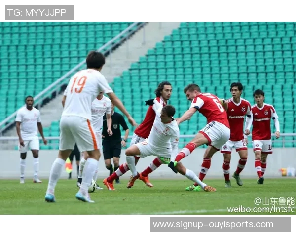 鲁能对阵香港南华精彩视频回顾与比赛亮点分析
